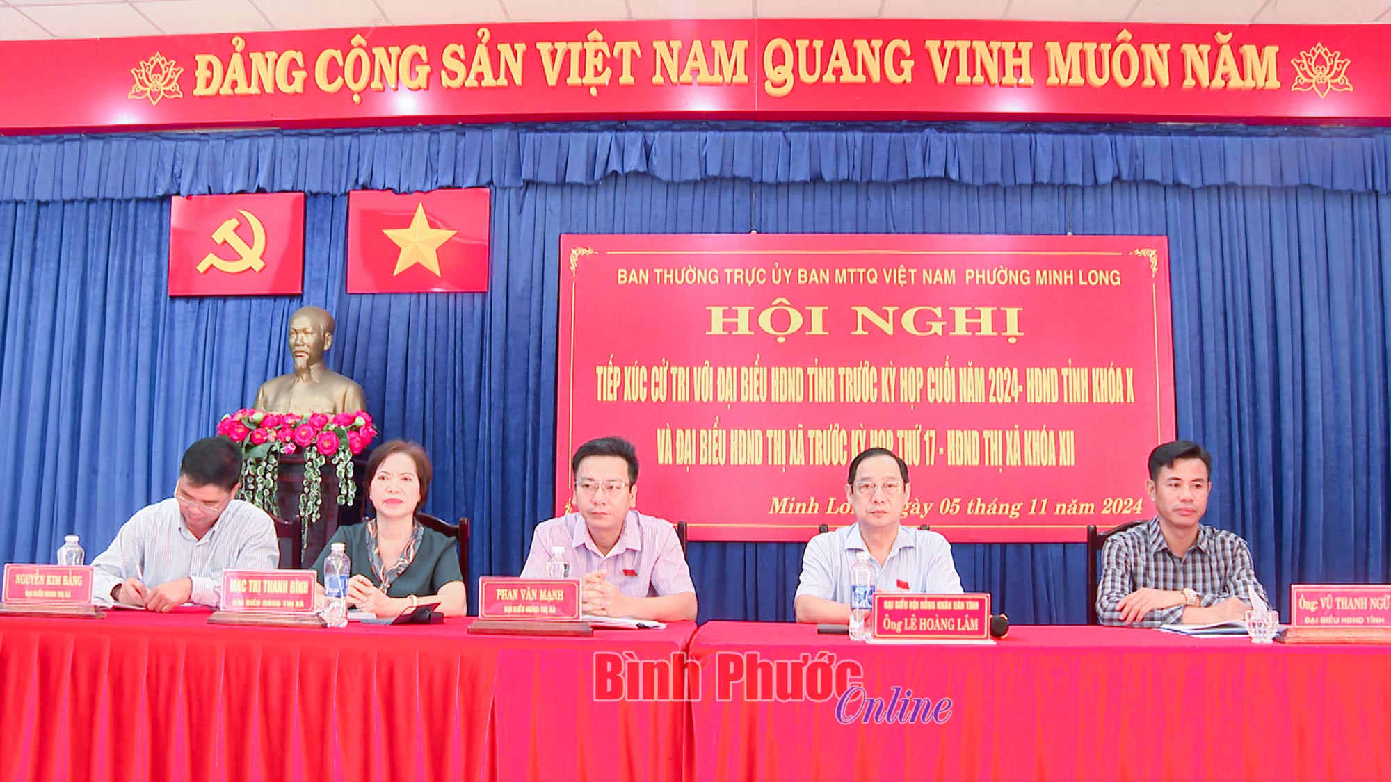 Đại biểu HĐND tỉnh tiếp xúc cử tri phường Minh Long 