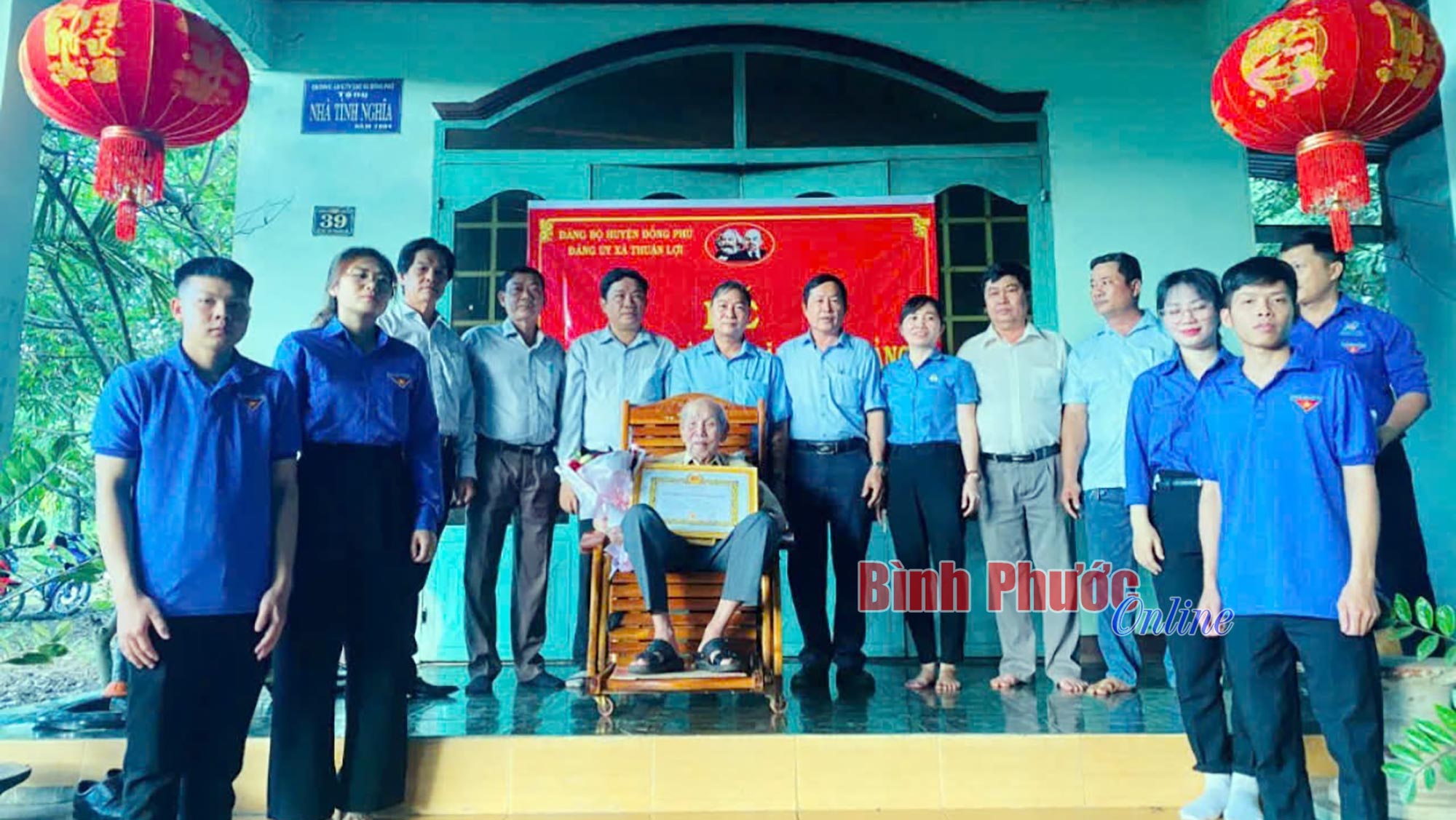 Đồng Phú: Trao huy hiệu 75 năm tuổi Đảng cho đảng viên Hà Cao Khải