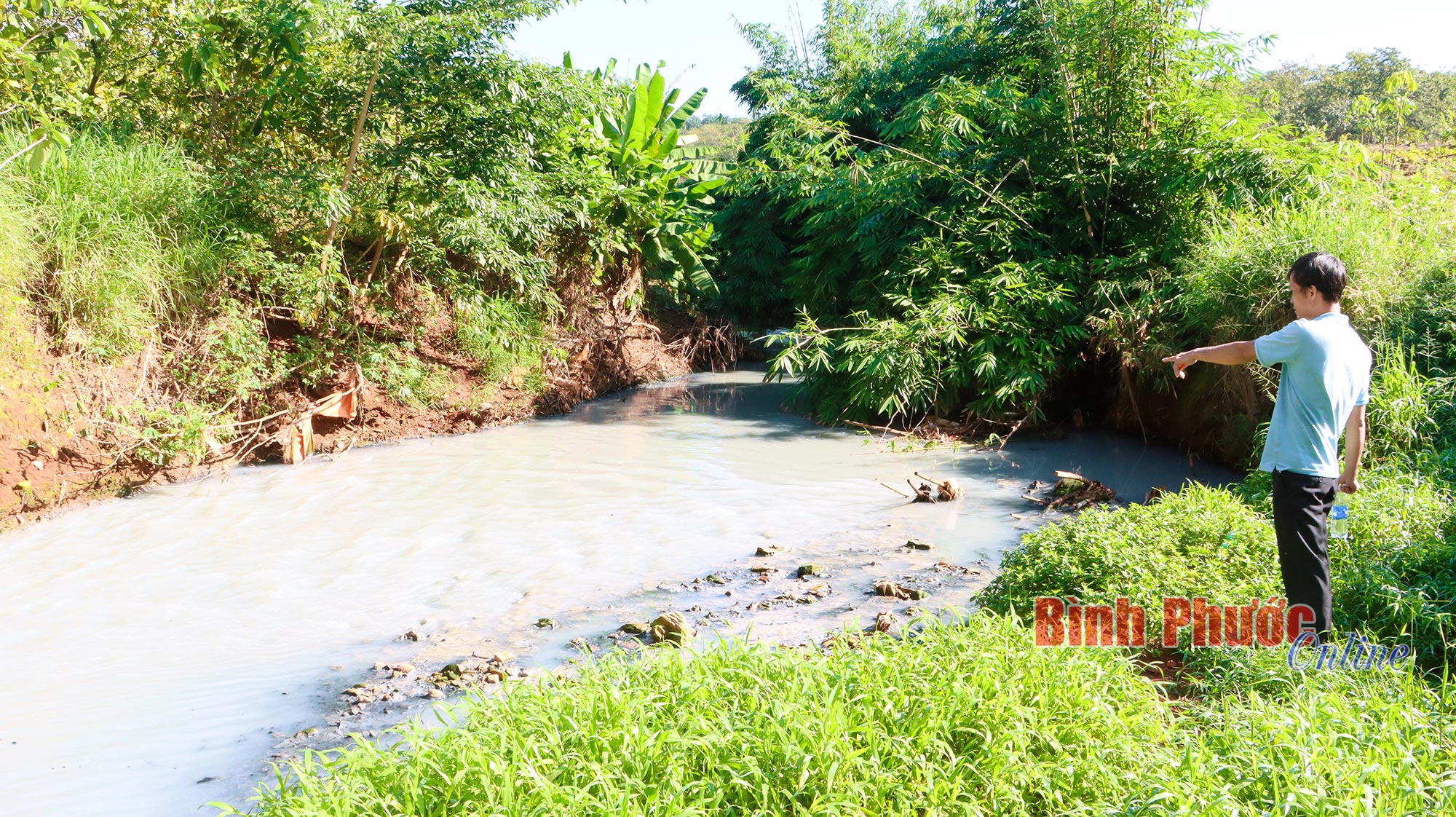 Dòng suối ở Phú Riềng tiếp tục bị ô nhiễm 