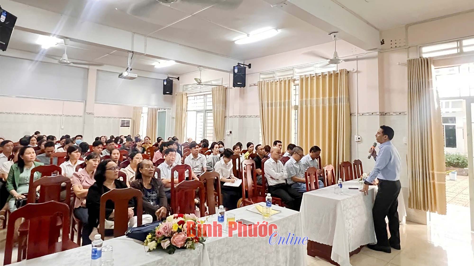 Hơn 100 bác sĩ, dược sĩ, nhân viên y tế được tập huấn kinh nghiệm mua sắm vật tư y tế