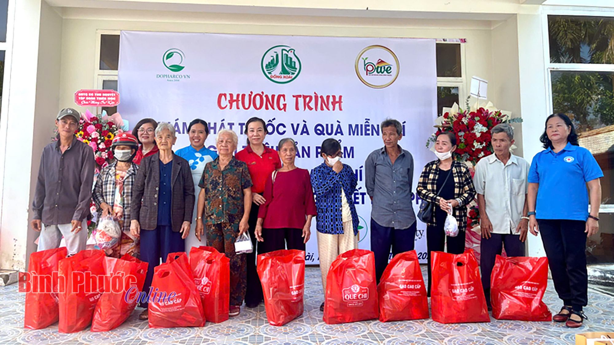 Khám, tư vấn, cấp thuốc miễn phí cho người dân Đồng Xoài