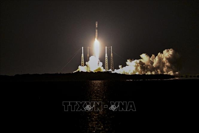 SpaceX tiếp tục đưa 23 vệ tinh internet vào không gian