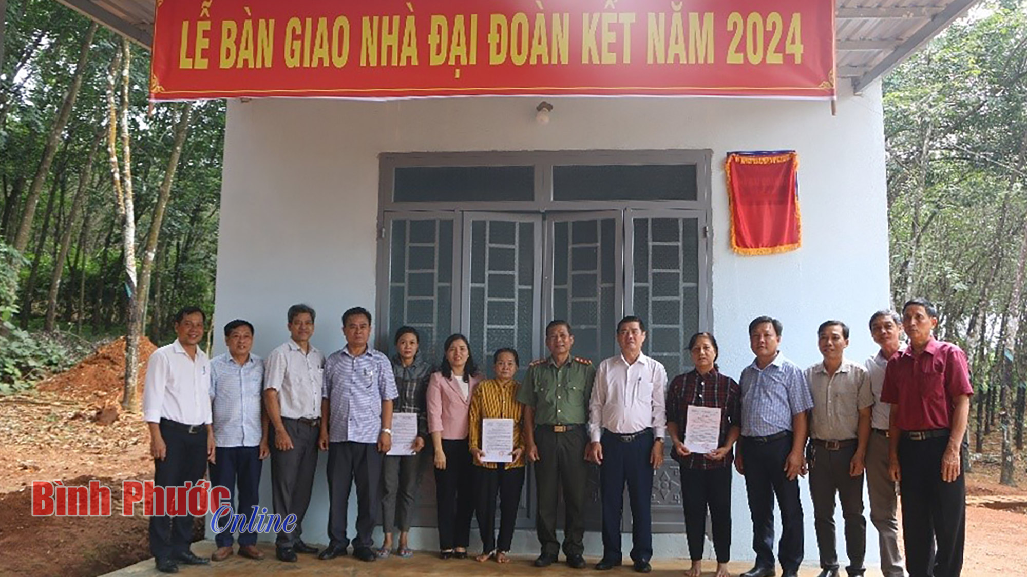 Thêm 3 căn nhà đại đoàn kết tặng hộ khó khăn