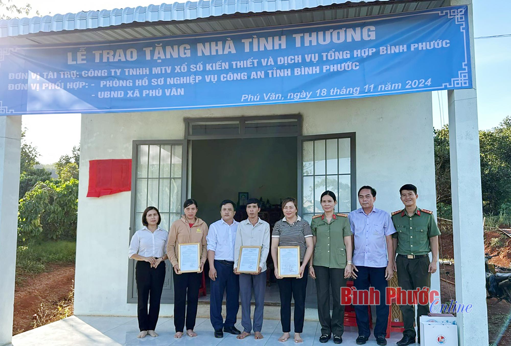 Thêm 3 căn nhà tình thương tặng hộ nghèo xã Phú Văn