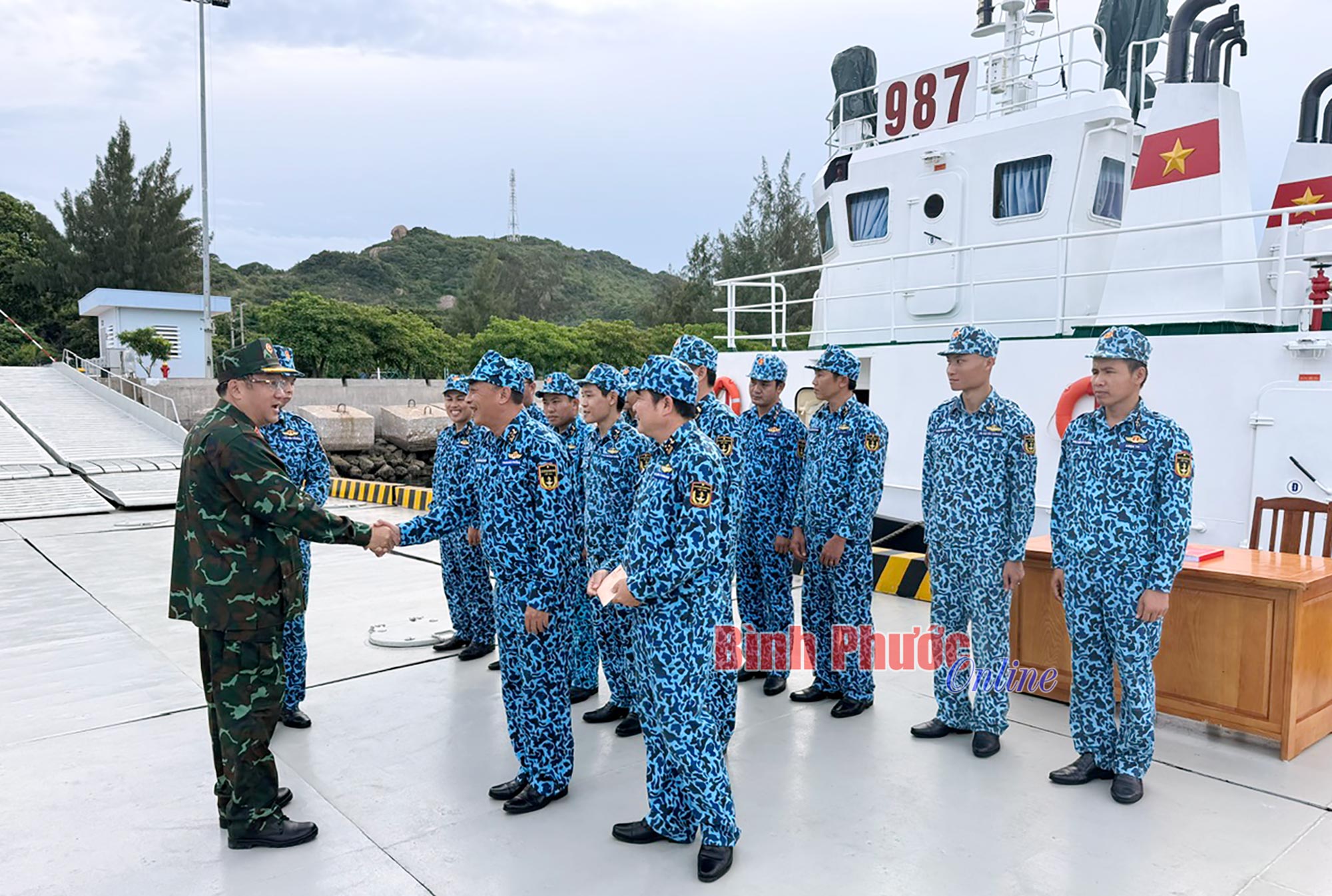 Thứ trưởng Bộ Quốc phòng thăm, kiểm tra Trung đoàn 196 Hải quân