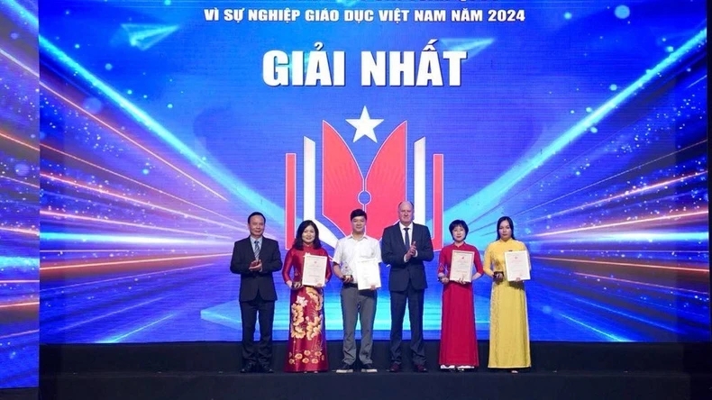 Trao Giải báo chí toàn quốc "Vì sự nghiệp Giáo dục Việt Nam" năm 2024