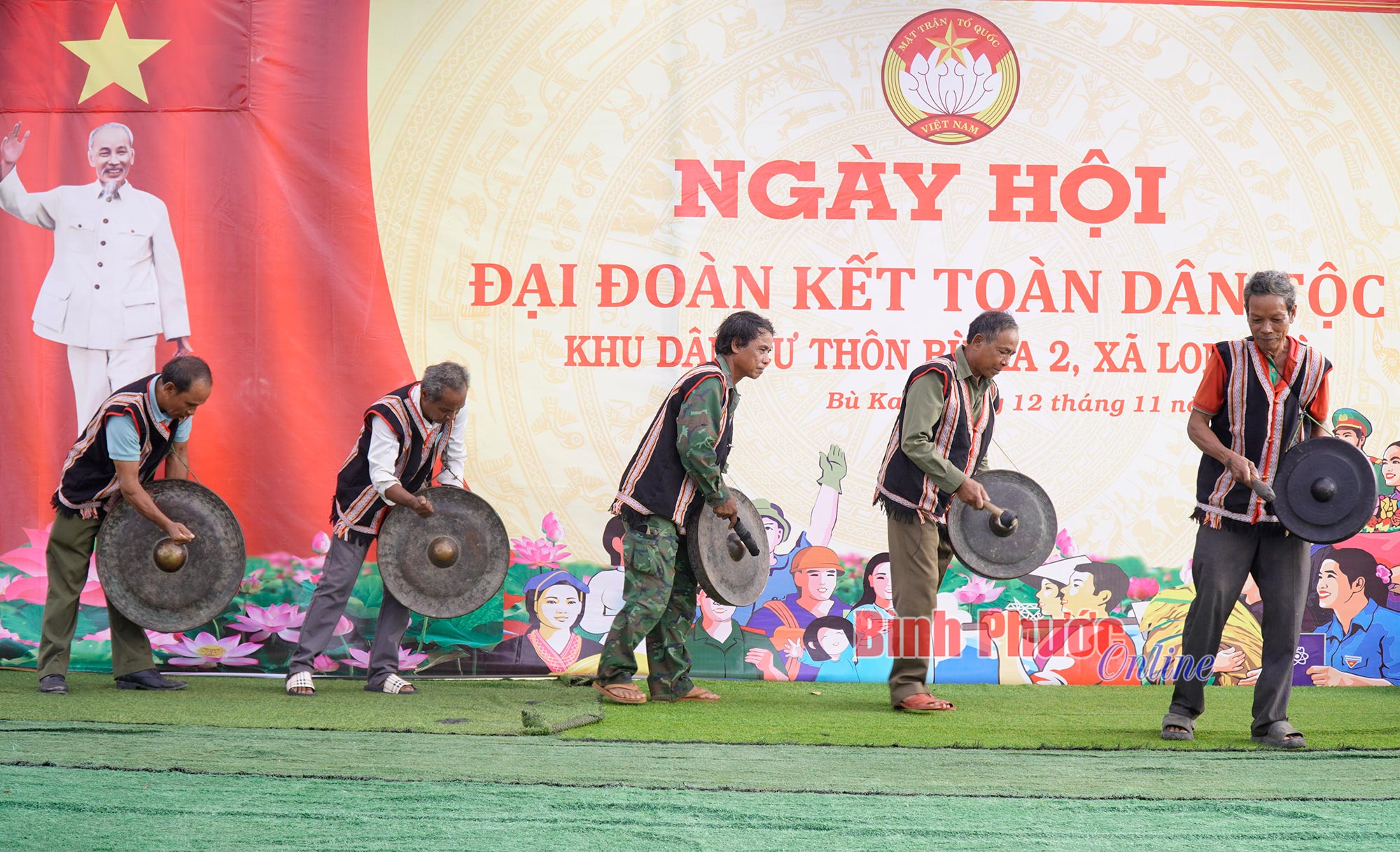 Tưng bừng Ngày hội đại đoàn kết ở thôn Bù Ka 2