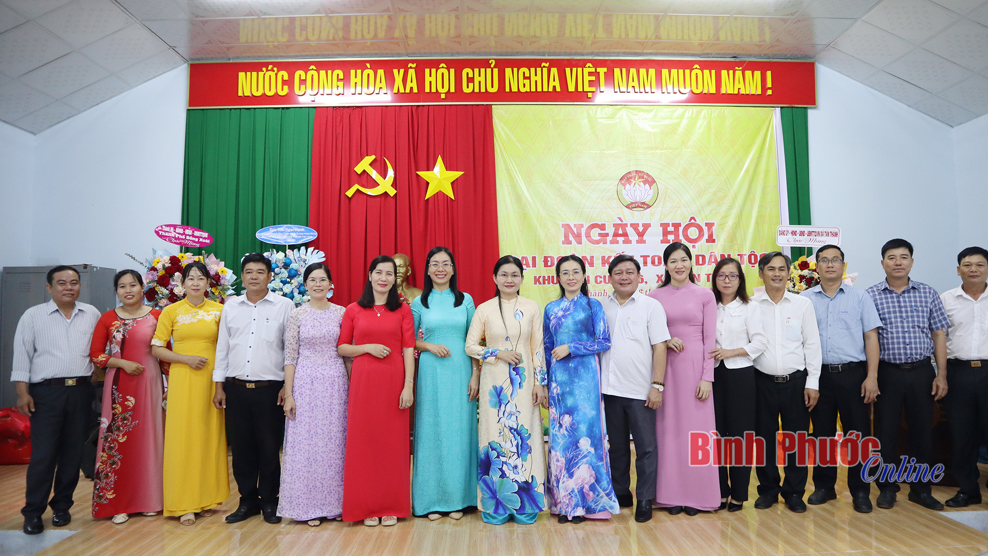 Ủy viên dự khuyết Trung ương Đảng Tôn Ngọc Hạnh dự Ngày hội đại đoàn kết tại Đồng Xoài