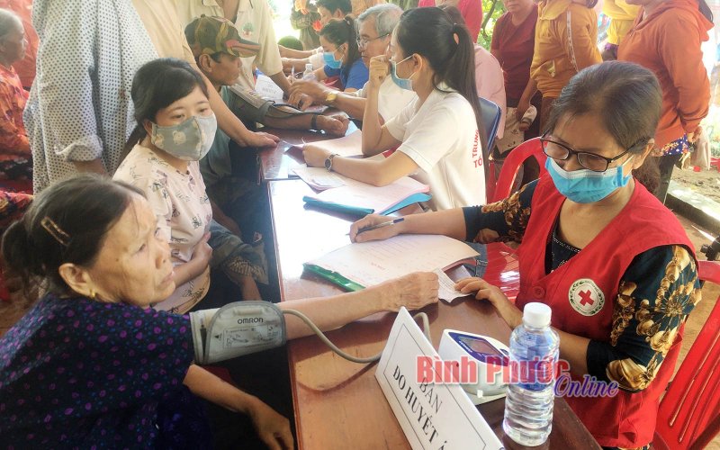 B&aacute;c sĩ t&igrave;nh nguyện v&igrave; sức khỏe cộng đồng