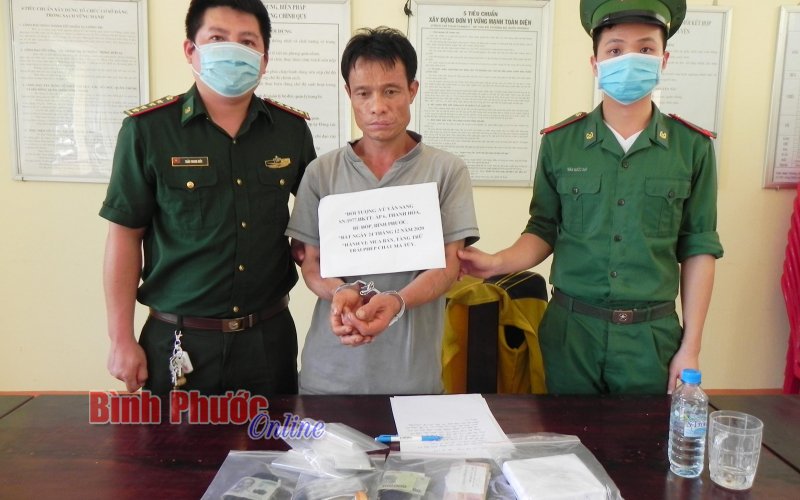 Bắt đối tượng mua bán trái phép chất ma túy
