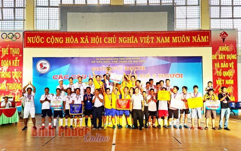 Bế mạc Giải bóng đá mini 5 người tỉnh Bình Phước