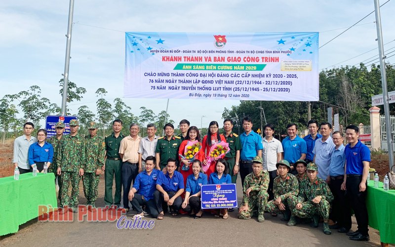 Bù Đốp: Bàn giao công trình ánh sáng biên cương