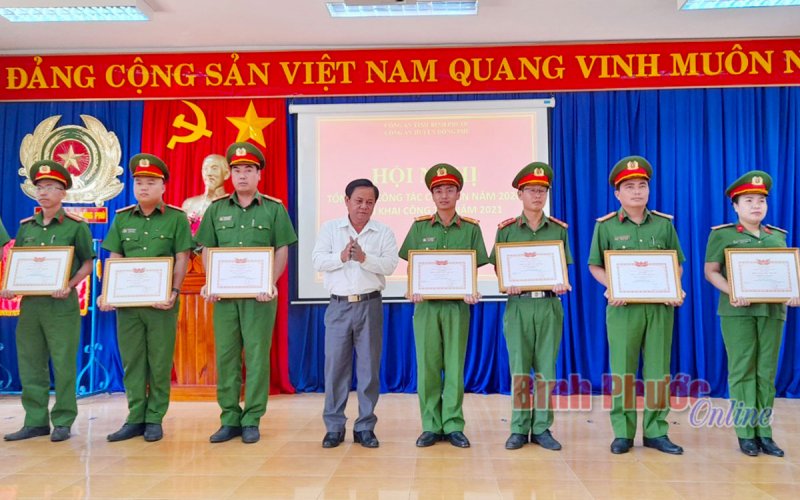 Công an Đồng Phú phát động phong trào thi đua năm 2021 