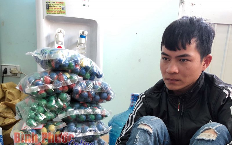 Công an huyện Bù Đốp bắt giữ đối tượng vận chuyển 21,4 ký pháo lậu