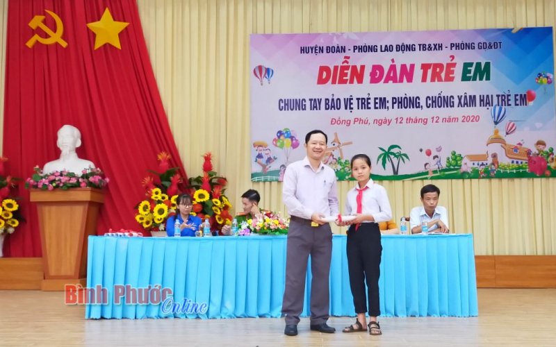 Diễn đ&agrave;n "Chung tay bảo vệ trẻ em, ph&ograve;ng chống x&acirc;m hại trẻ em&rdquo;
