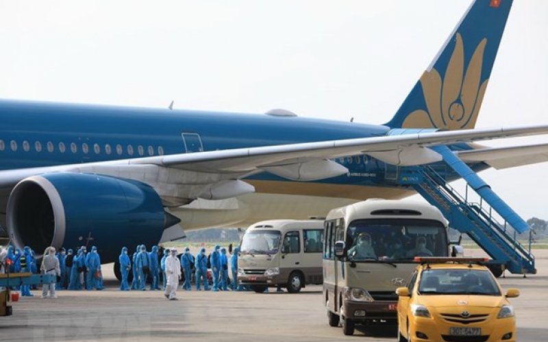 Dừng bay quốc tế nếu để phi công, tiếp viên vi phạm quy định cách ly