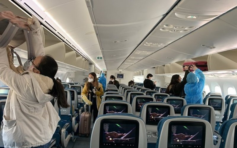 Hành khách không đeo khẩu trang khi đi máy bay sẽ bị phạt 3 triệu đồng