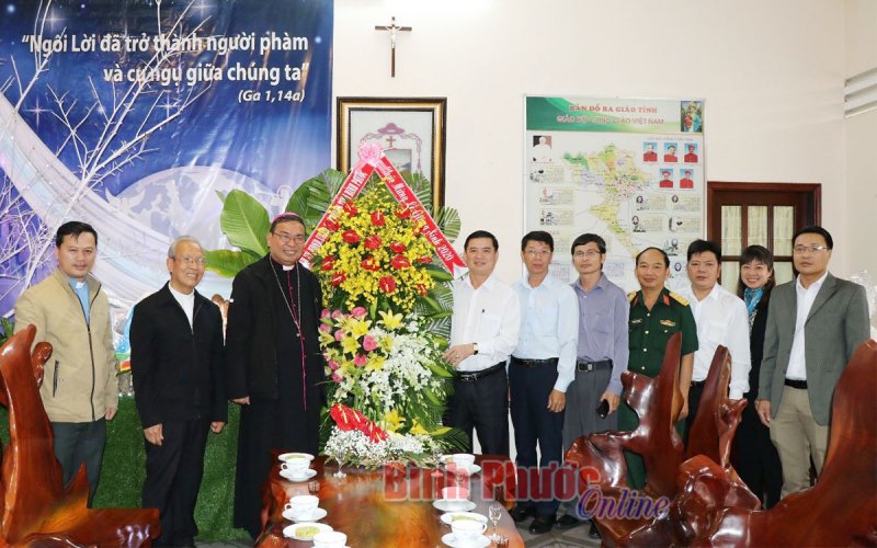 Lãnh đạo tỉnh chúc mừng Giáng sinh tại Tòa giám mục Buôn Ma Thuột