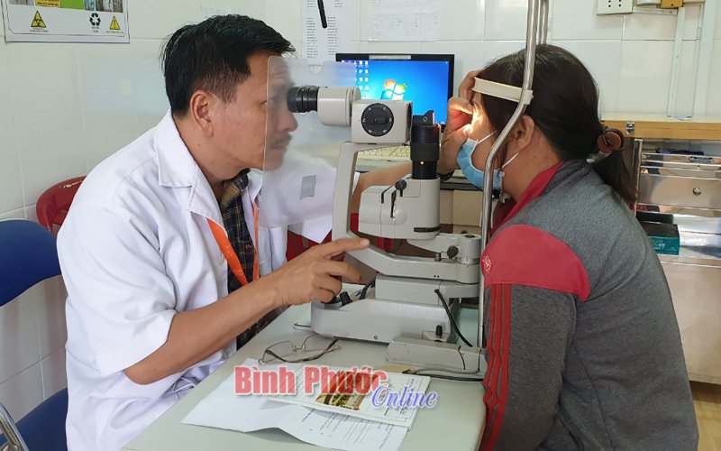 Người bác sĩ giúp nhiều người “nhìn thấy thế giới”