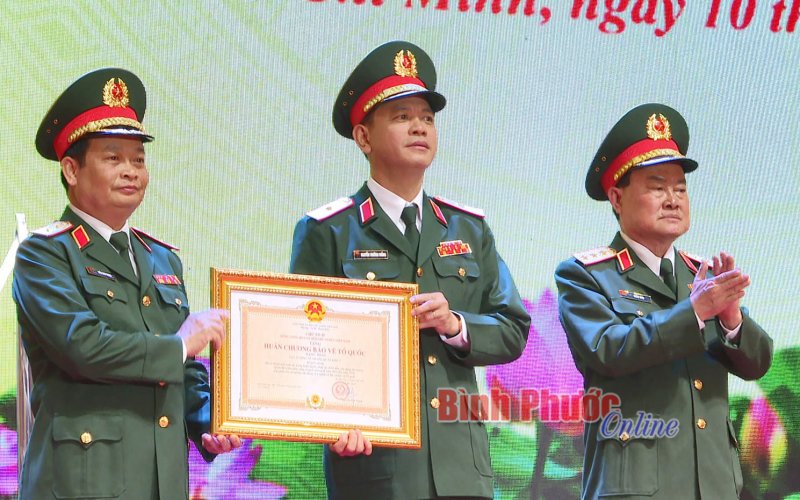Quân khu 7 đón nhận Huân chương Bảo vệ Tổ quốc hạng Nhất