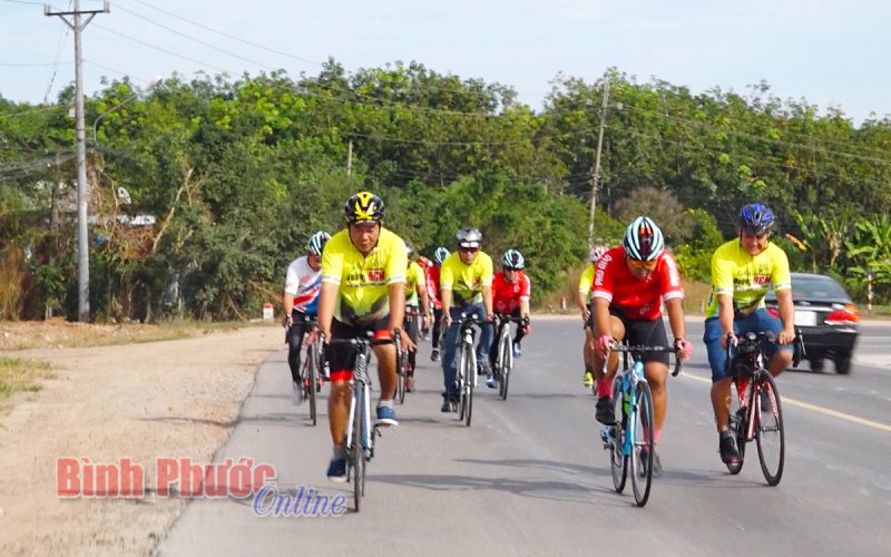 Ra mắt Câu lạc bộ xe đạp đường Hồ Chí Minh và Becamex Chơn Thành