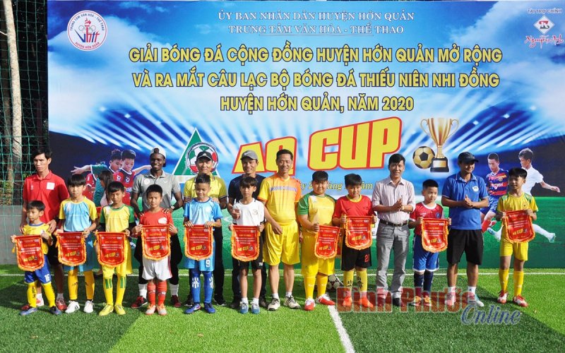 Ra mắt CLB bóng đá thiếu niên, nhi đồng huyện Hớn Quản