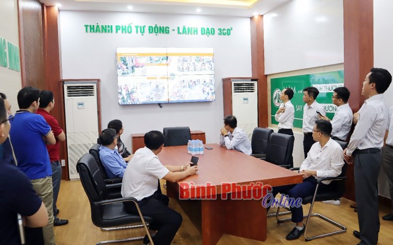Sở TT&TT Vĩnh Phúc tham quan IOC thành phố Đồng Xoài