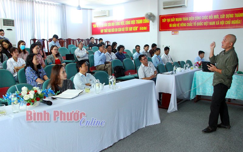 Tập huấn kỹ năng chụp ảnh báo chí hiện đại