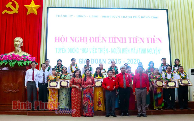 Thành phố Đồng Xoài: Tuyên dương điển hình “Hoa việc thiện” và tôn vinh người hiến máu giai đoạn 2015-2020