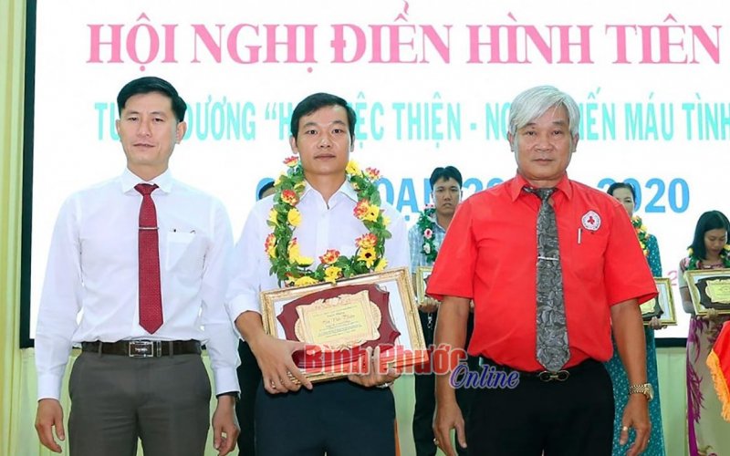 Thầy giáo 15 lần hiến máu tình nguyện