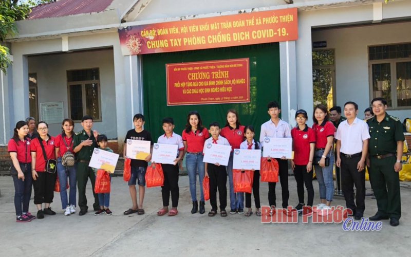 Trường mầm non Bé XuKa TP. Hồ Chí Minh thăm tặng quà tại xã Phước Thiện, huyện Bù Đốp