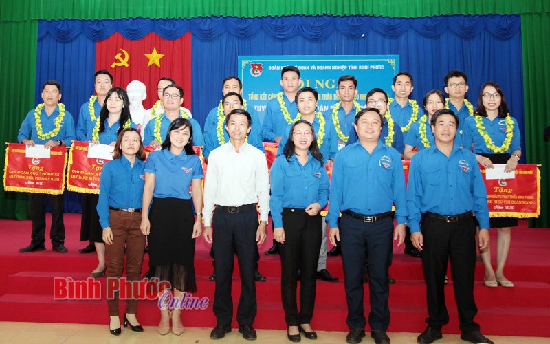 Tuyên dương 15 chi đoàn mạnh năm 2020