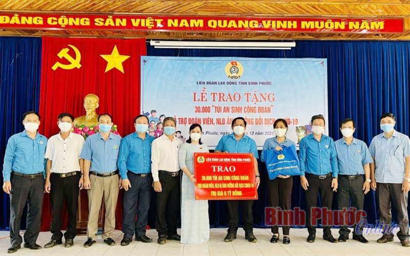 30.000 “túi an sinh công đoàn” hỗ trợ người lao động khó khăn