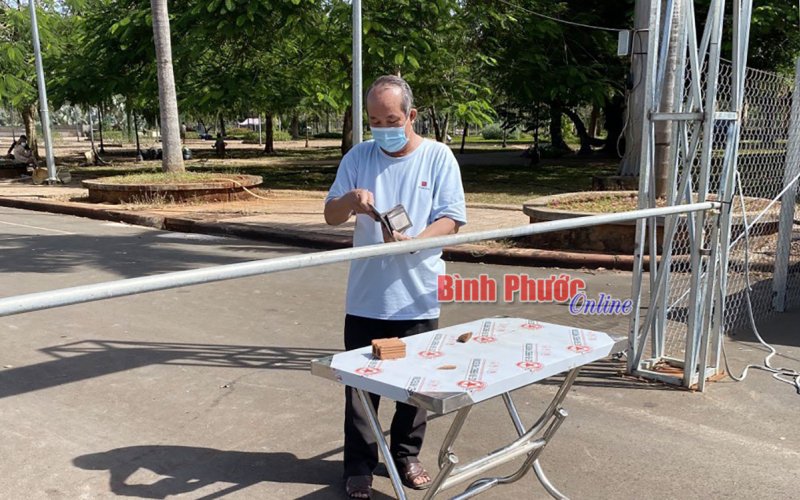 Bệnh nhân đang điều trị Covid-19 nhặt của rơi trả người bị mất