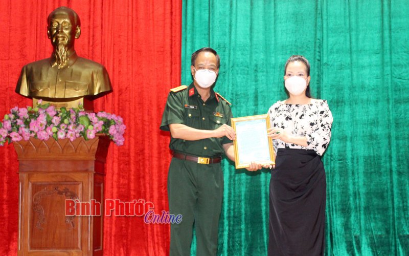 Bình Phước tiếp nhận hỗ trợ 1.000 giường xếp và 5.000 khẩu trang kháng khuẩn 