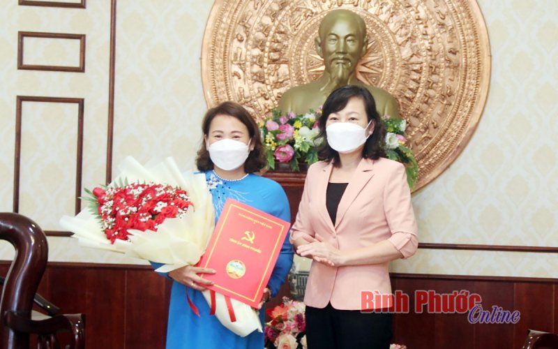 Bình Phước: Trao quyết định điều động cán bộ Hội Liên hiệp Phụ nữ tỉnh