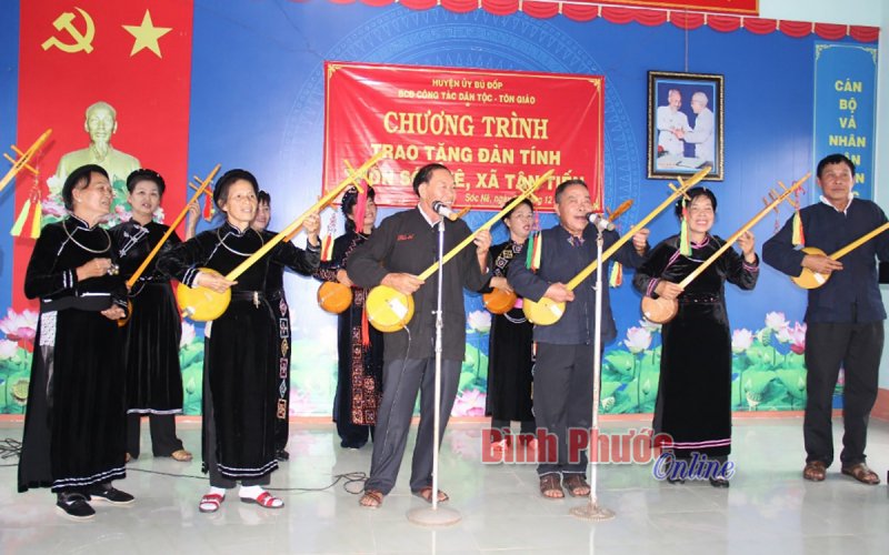 Để đàn tính, hát then “bay xa”