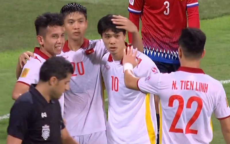 Đội tuyển bóng đá Việt Nam thắng đội tuyển bóng đá Lào 2-0 trong trận ra quân