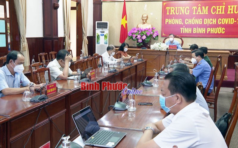 Không để người dân đối phó với dịch Covid-19 và thực phẩm bẩn