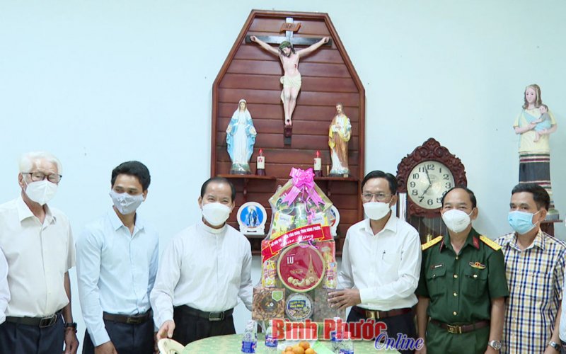 Lãnh đạo tỉnh thăm, chúc mừng Giáng sinh 2021