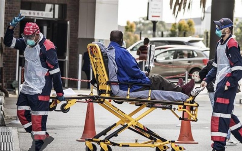 Người chưa tiêm vaccine nhiễm biến thể Omicron có triệu chứng nặng hơn