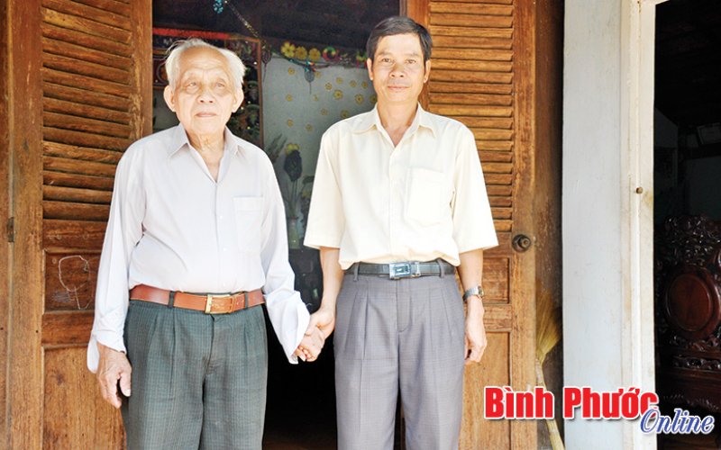 Người đảng viên trung kiên, mẫu mực