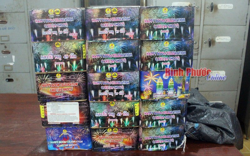 Phú Riềng: Bắt hai đối tượng vận chuyển 23kg pháo nổ trái phép