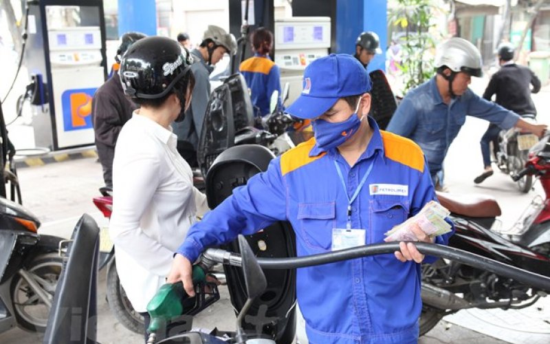 Tiếp tục giảm sâu, giá xăng RON95-III xuống còn 22.800 đồng mỗi lít