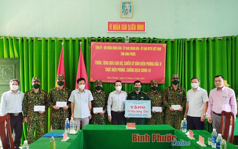 Trưởng ban Nội chính Tỉnh ủy thăm lực lượng vũ trang tuyến biên giới 