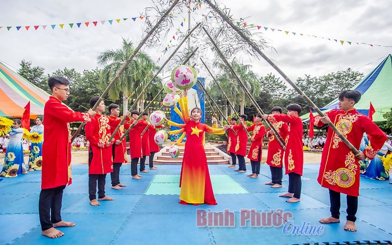 Văn h&oacute;a - nền tảng của ph&aacute;t triển bền vững