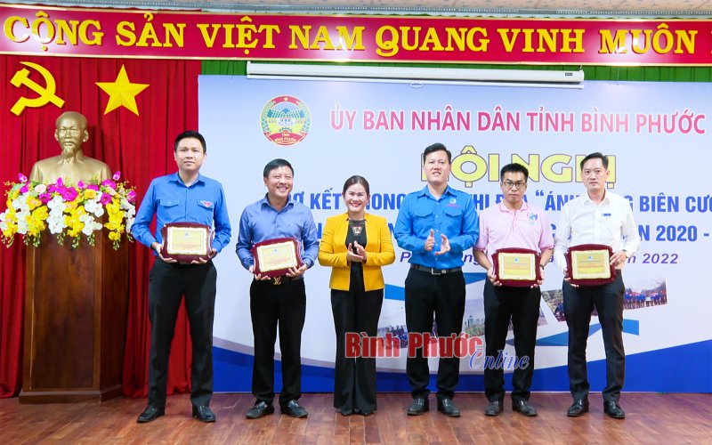Bình Phước: 1.167 bộ đèn năng lượng mặt trời thực hiện “Ánh sáng biên cương”
