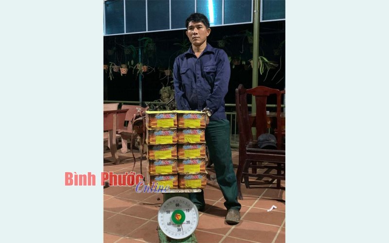 Bình Phước: Bắt đối tượng vận chuyển pháo lậu