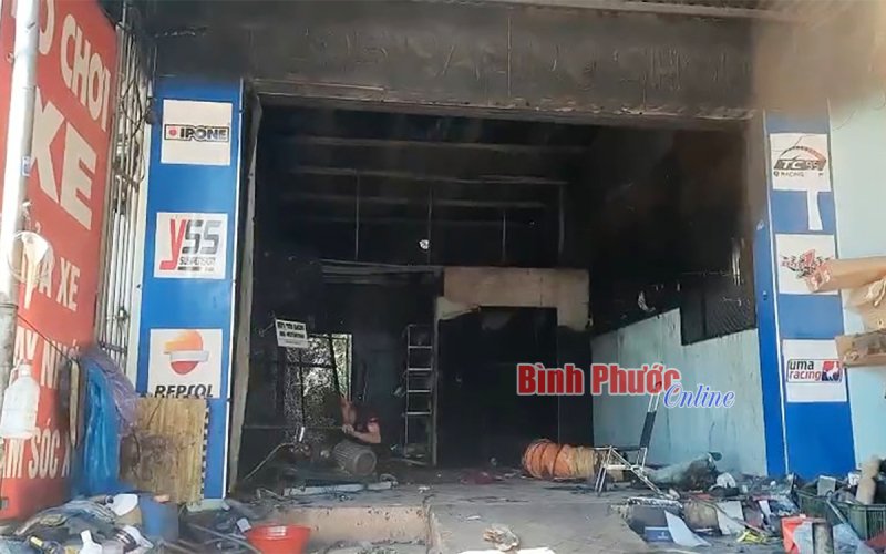 Bình Phước: Lửa thiêu rụi trung tâm chăm sóc đồ chơi xe máy trên Quốc lộ 14