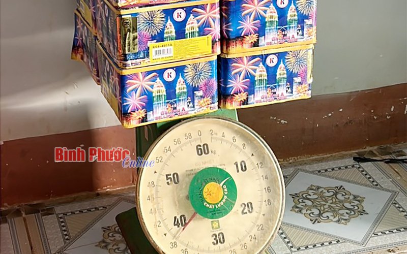 Bình Phước: Phát hiện, bắt giữ 38kg pháo trong chuồng heo